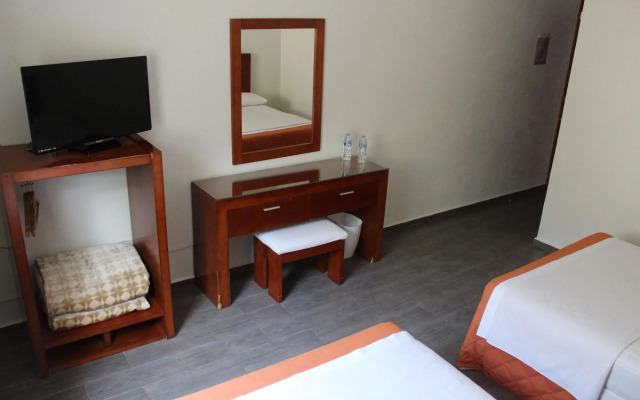 HI Huasteca Inn Hotel