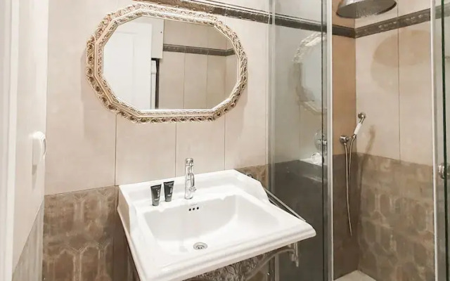 Charming 2BDR apt W Private Garden TL41