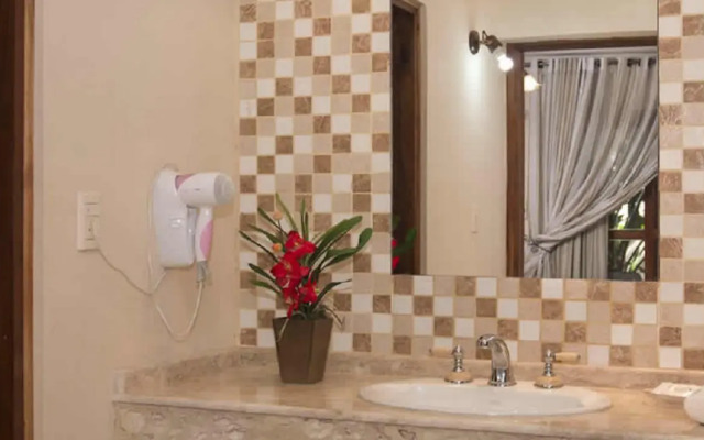 Arami Hotel & Lodge