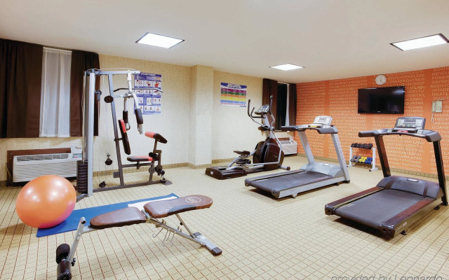 La Quinta Inn & Suites Pittsburgh North - McKnight
