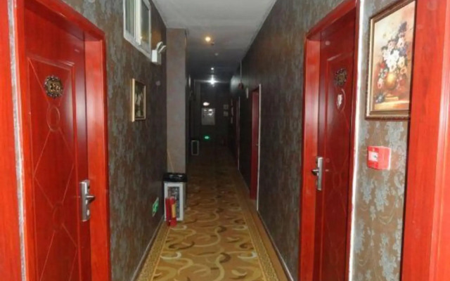 Jiangcheng Hotel (Chenjia Ping Subway Station)