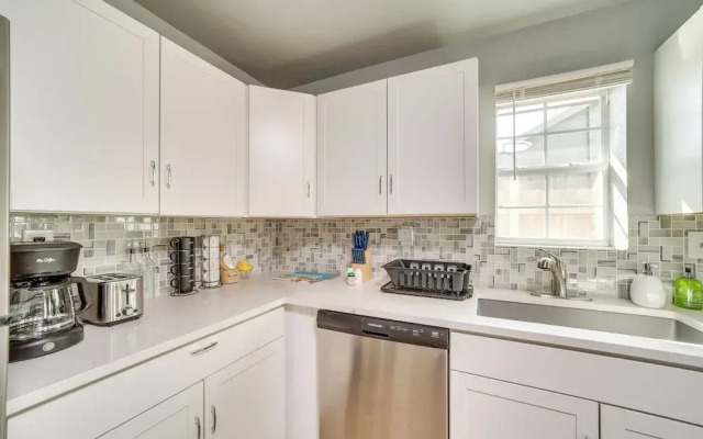 Convenient Tulsa Home - 2 Mi to Downtown!