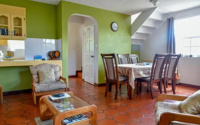 Two Bedroom Apartment With Pool Located Near the Beach and Kensington Oval