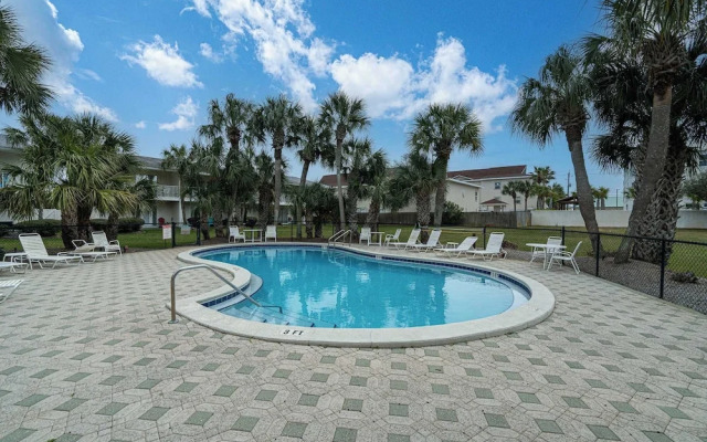 Rum Runner's Retreat - Miramar Beach