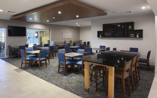 Holiday Inn Express Grand Rapids SW by IHG