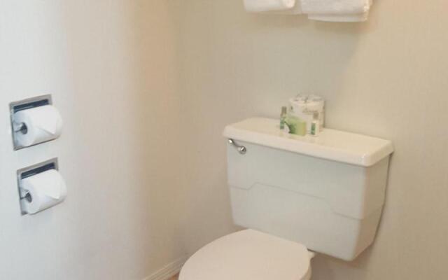 Oyster Bay Inn & Suites
