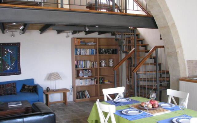 Dolphin Guest House and Studios