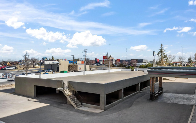 Days Inn by Wyndham Airdrie