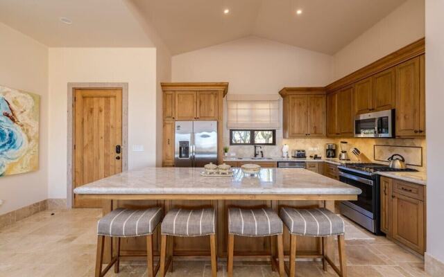 4BD Diamante: Private Pool w/ a Huge Balcony