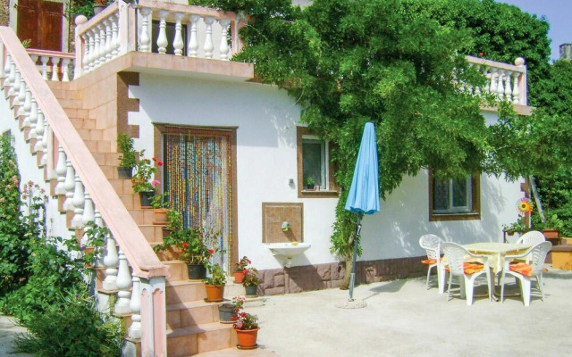 Awesome Apartment in Rakalj With 1 Bedrooms and Wifi