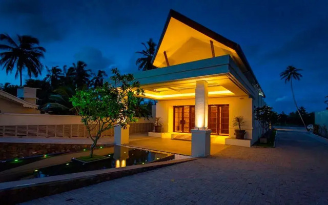 Reefs Edge Hotel