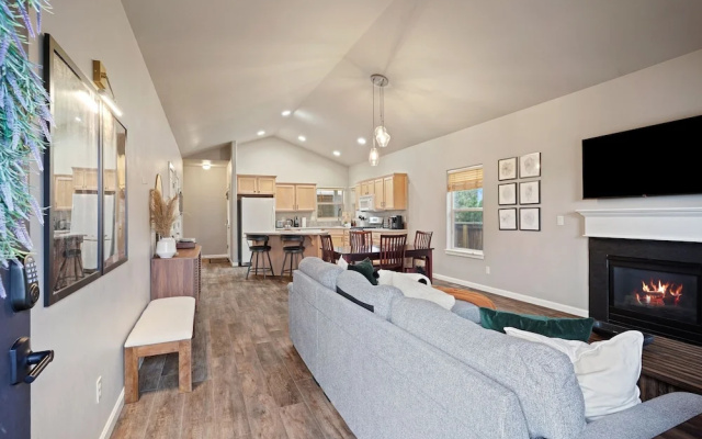Beaumont 3 Bedroom Home by RedAwning