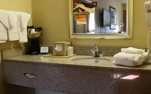 Super 8 Reynolds /East Columbus Area