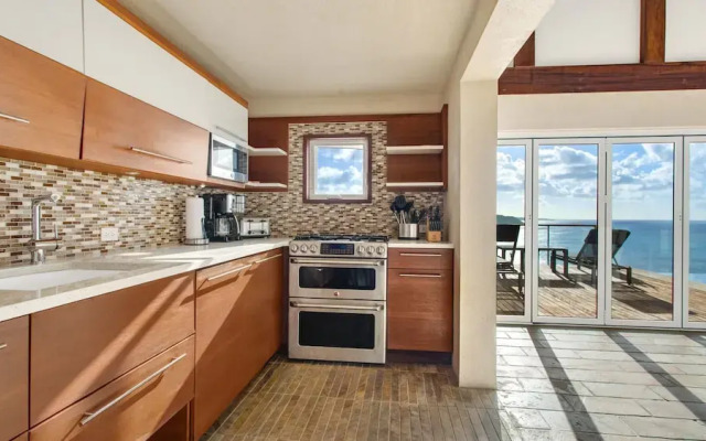 6 BR Villa On Crocus Bay With Pool Concierge