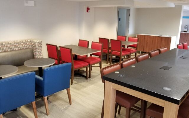 Holiday Inn Express Rochester - Greece by IHG