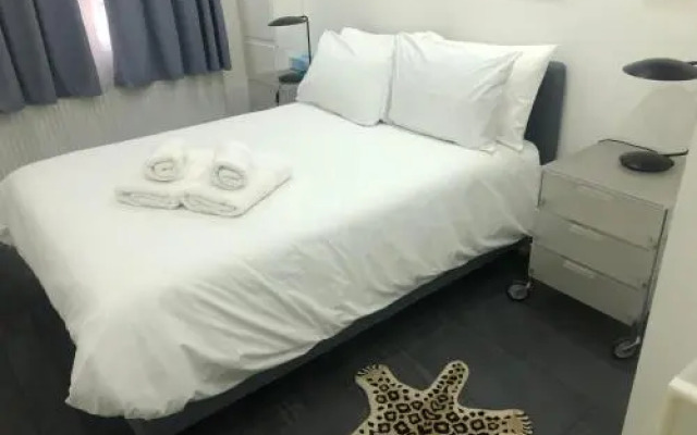 South Kensington Serviced Studio with Spa