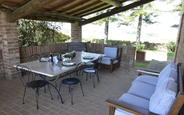 Pleasant Villa In Valiano With Terrace, Garden, Sun-Loungers
