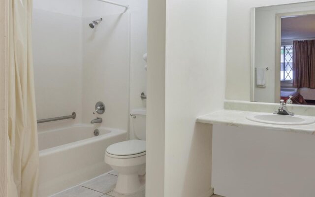 Knights Inn Farmington Hill