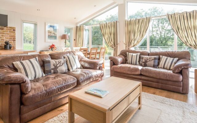 2 Tree Tops, Looe