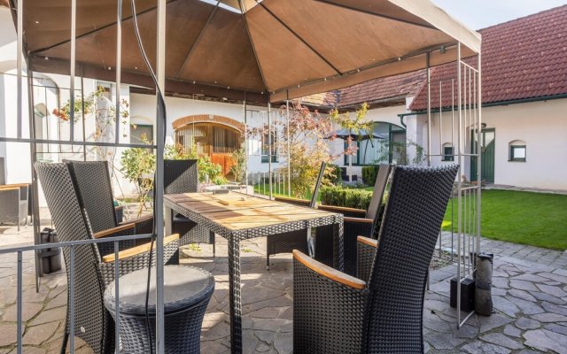 Apartment in a Renovated Square Courtyard in Bad Loipersdorf / Styria