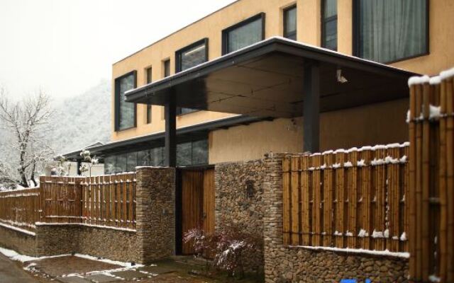 Qianlu Xiangju Hostel