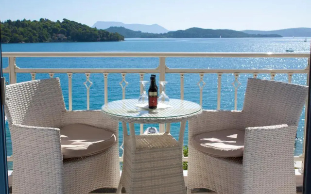 Nydri Beach Hotel