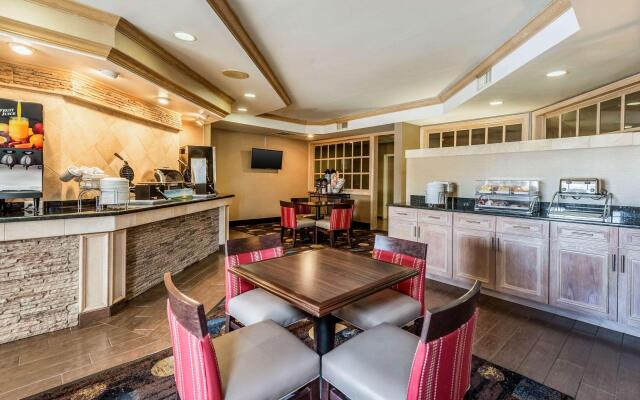 Comfort Suites