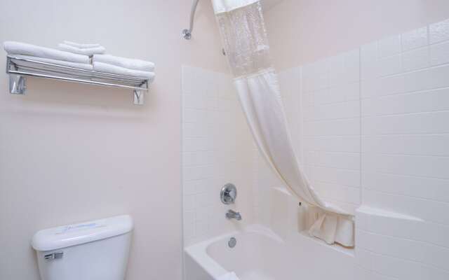 Travelodge Suites by Wyndham Newberg