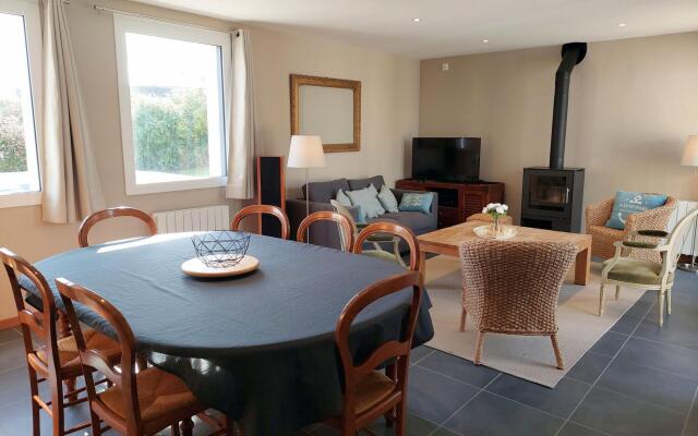 Breton holiday home in a quiet location near the beach