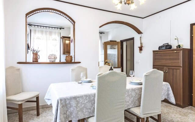 Stunning Home in Liznjan With Wifi and 3 Bedrooms