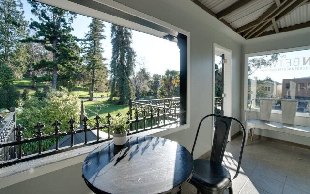 The Innbetween Lodge and Backpackers