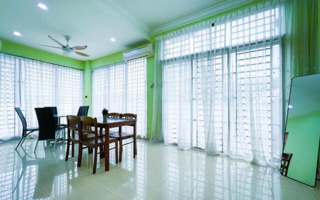 Tupai Mas Semi-D by LOUIS