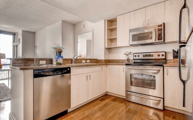 Global Luxury Suites at Broad Street