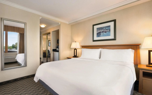 Holiday Inn Hotel & Suites North Vancouver by IHG