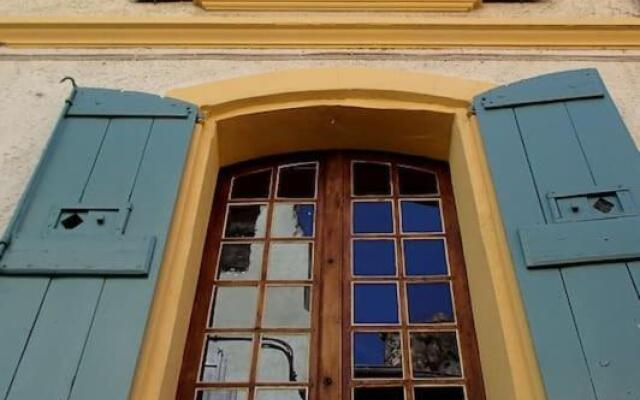 le 1835, studio rouge-Corail