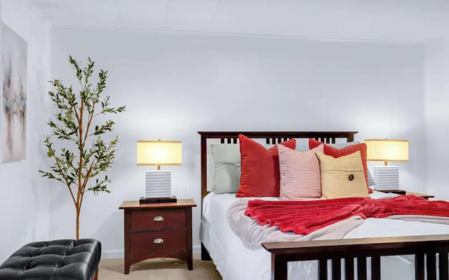 Beautiful and Relaxing Lakefront Getaway