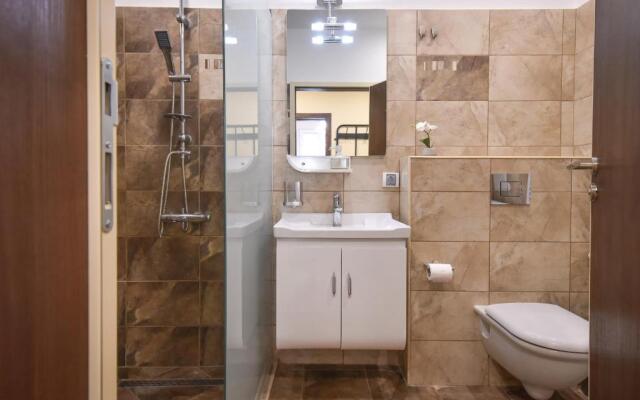 • Kanso Japan • 2-BDR Central Flat with Balcony