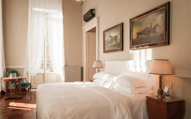 Royal Palace Luxury Suites & Hotel