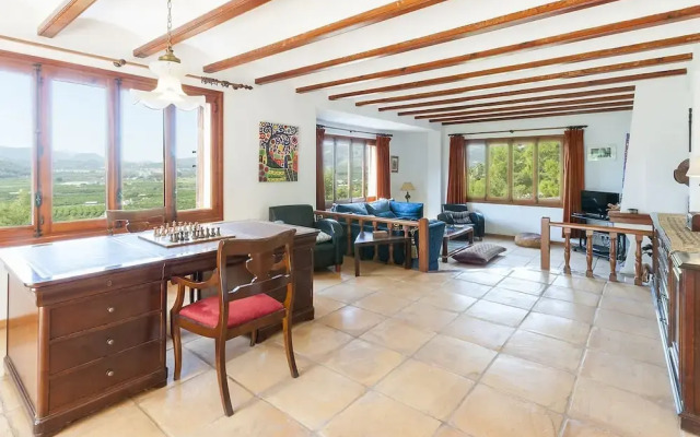 Casabra in Ador With 5 Bedrooms and 3 Bathrooms