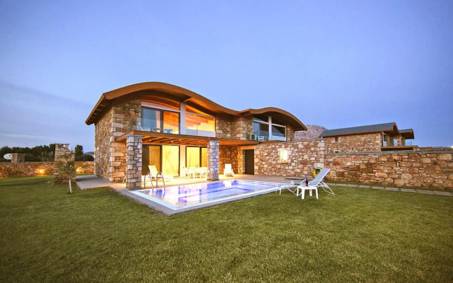 Semi-detached house, Lardos