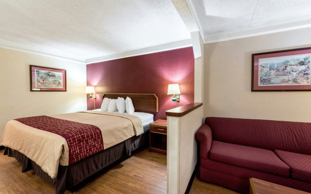 Red Roof Inn & Suites Clinton, TN
