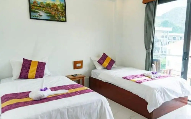 NuttyPhoy Hotel