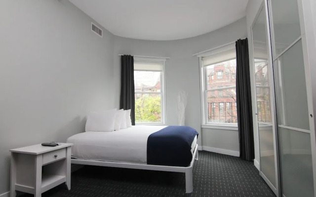 Maverick Suites at 245 Newbury St
