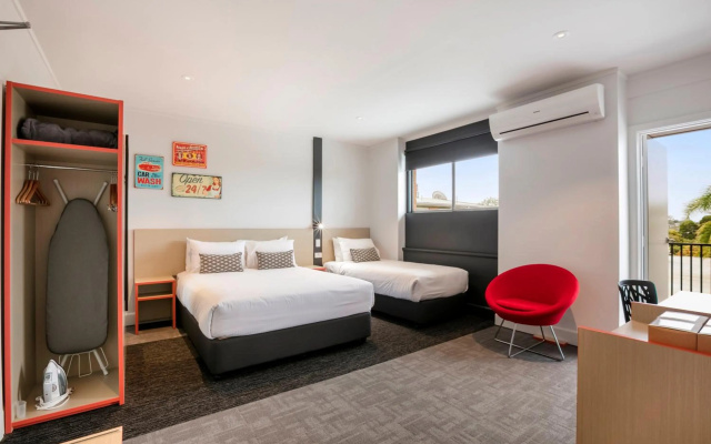 Nightcap at Camp Hill Hotel – Guest Rooms – Brisbane