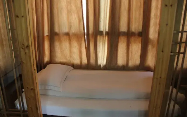 Taiping Lake Clove Garden Hotel