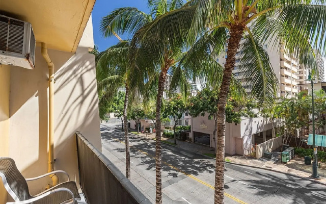 Castle Bamboo Waikīkī Hotel