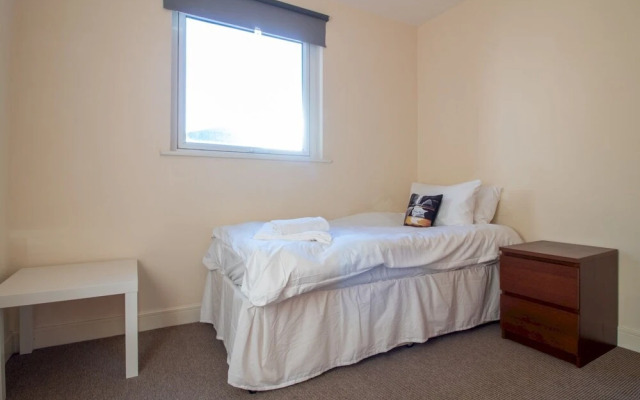 Bright & Spacious 4BD Suburban Home- Free Parking!