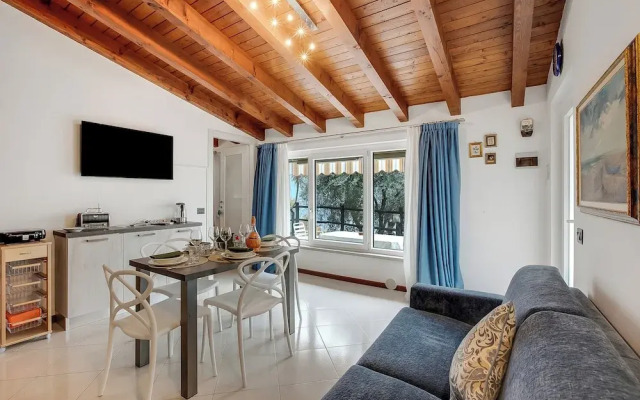 Blu Lavanda Lakeview Terrace + Garden