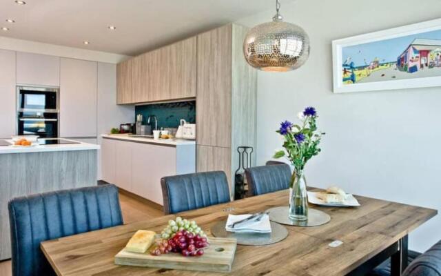 Fistral Two Bed Apartment in Pentire