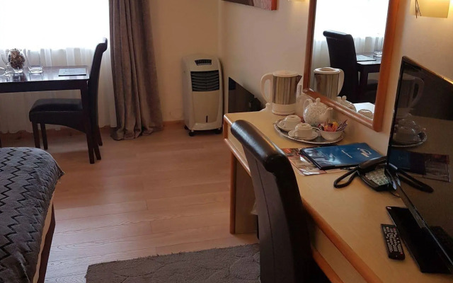 Travel Plaza Hotel